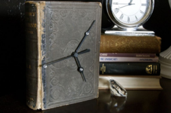 Часы из старой книги