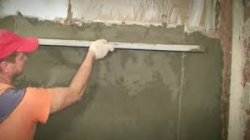 Как оштукатурить стену