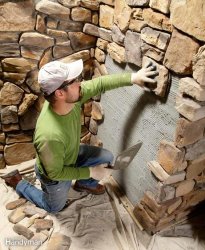 Как облицевать стену натуральным камнем