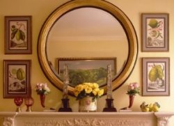 Картины и зеркала в дизайне гостиной